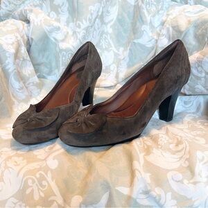 Clark’s Comfort Gray Suede Heels with Bows